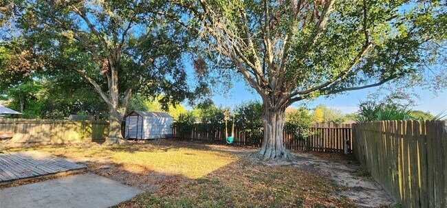 Building Photo - 16755 Maplemont Dr