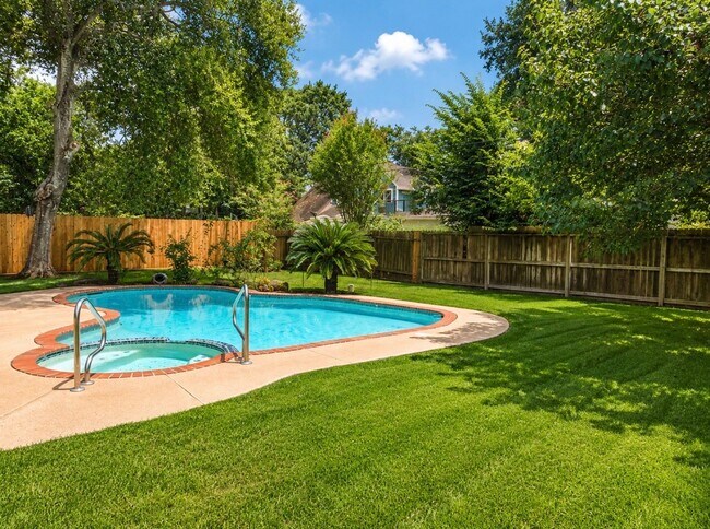 Building Photo - 1207 Shorewood Dr