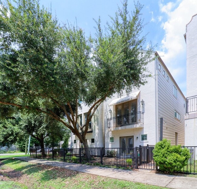 Building Photo - 904 Patterson St
