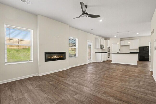Building Photo - 318 Sandy Creek Dr