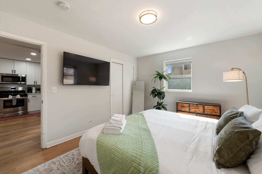 Building Photo - 1016 E Division St