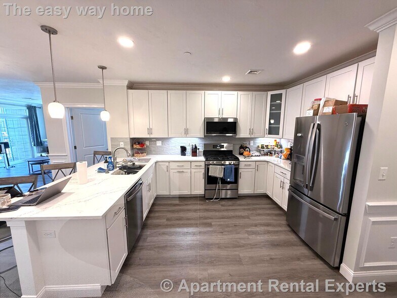 Building Photo - 320 Middlesex Ave