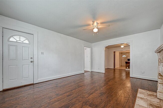 Building Photo - 7119 Farnsworth St