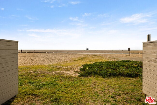 Building Photo - 964 Palisades Beach Rd