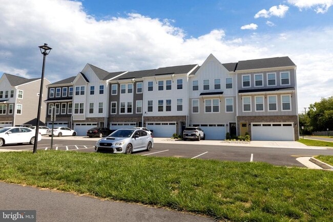 Building Photo - 3912 Applegate Ct