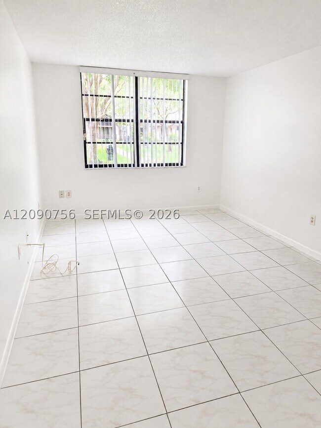Building Photo - 13020 SW 92nd Ave