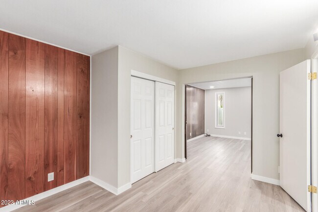 Building Photo - 3037 S Country Club Way