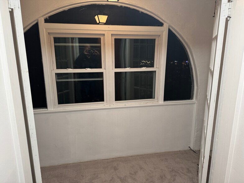 sitting room - 520 Saratoga Rd