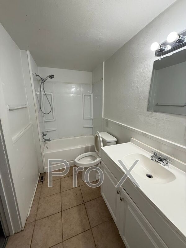 Building Photo - 820 N Indiana Ave