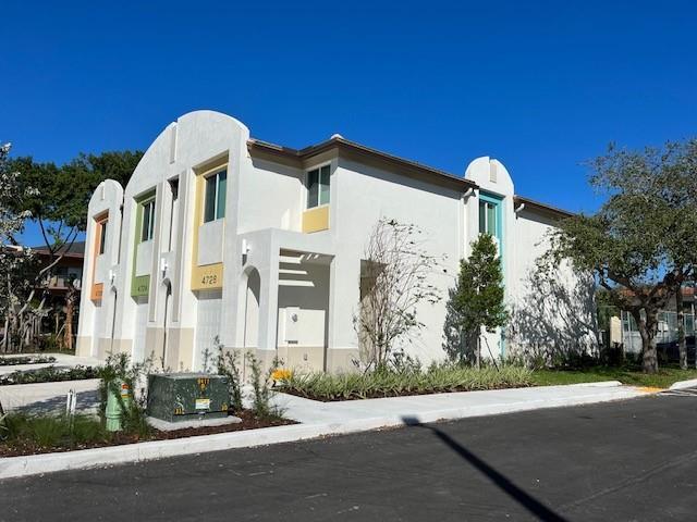 Building Photo - 6270 SW 47th Ct