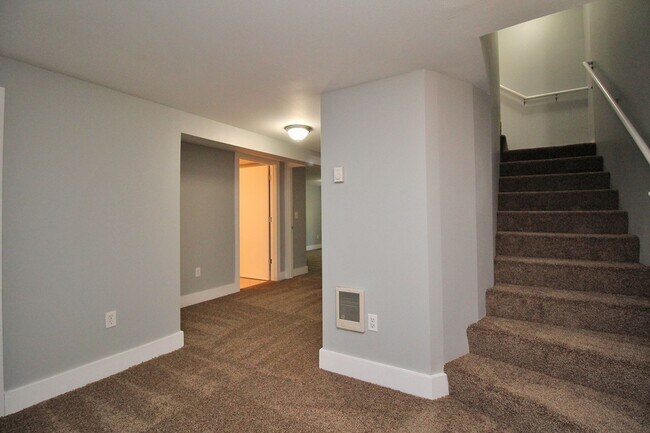 Building Photo - 4030-4030 NE Garfield Ave.