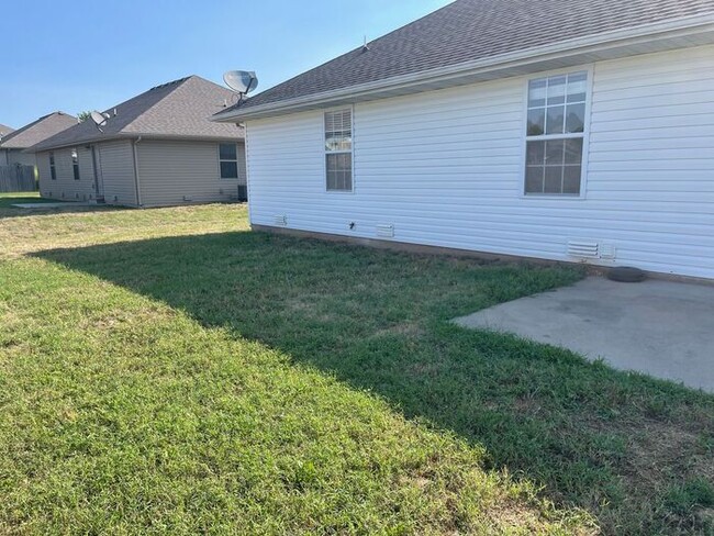 Building Photo - 3 Bed, 2 Bath, home in Republic schools!!!!