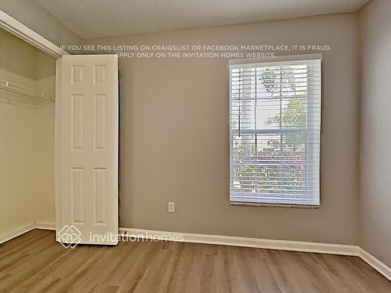 Building Photo - 1728 Setting Sun Loop