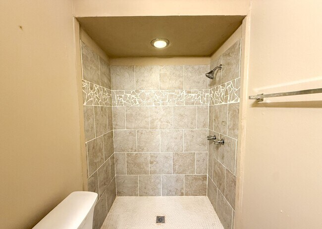 Building Photo - 101 Sahoma Terrace