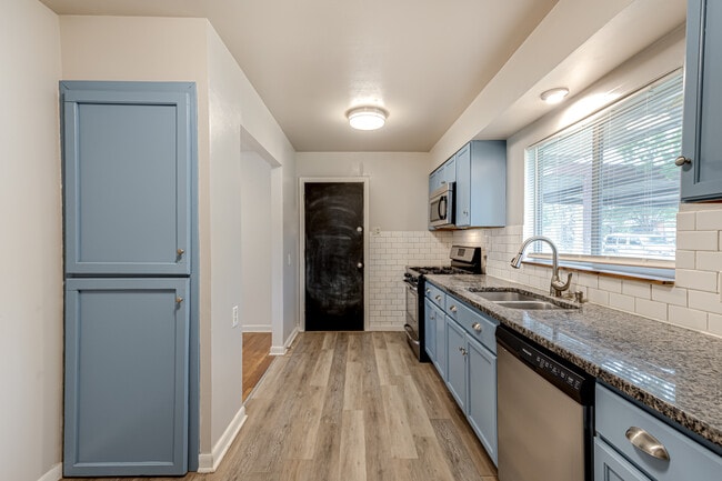 Building Photo - 354 Brettonwood Dr