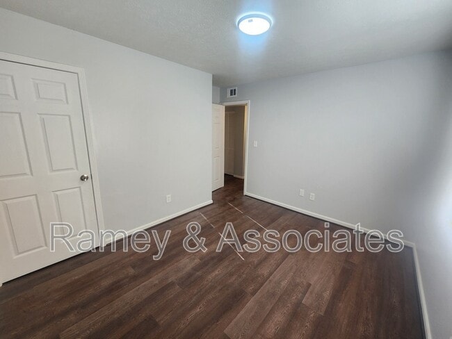 Building Photo - 5703 Chestnutwood Way