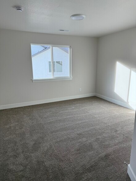 Building Photo - 4805 S Heartwood Rd