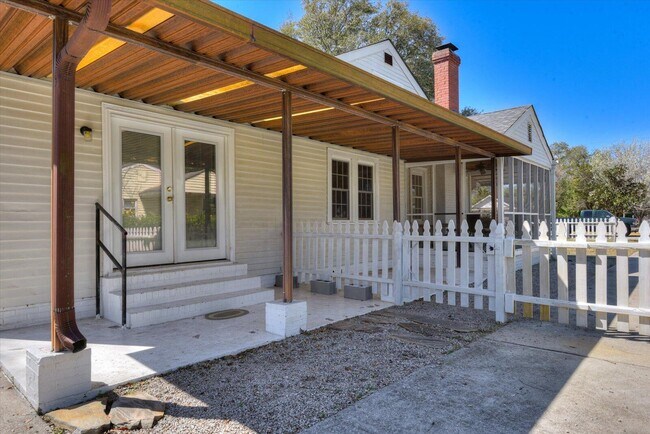 Building Photo - 126 Horry St SE