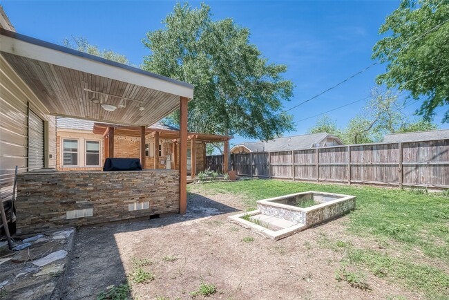 Building Photo - 1309 2nd St