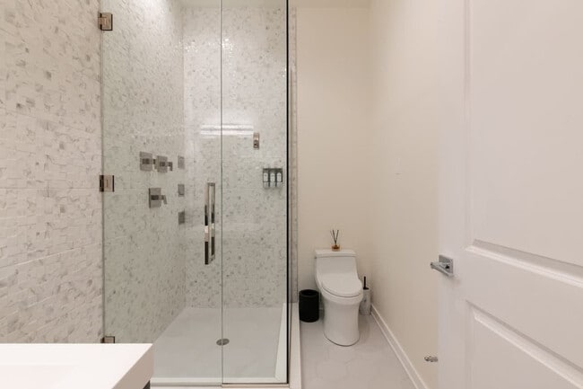 Building Photo - 22 E Elm St