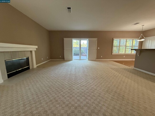 Building Photo - 600 Bourne Ct