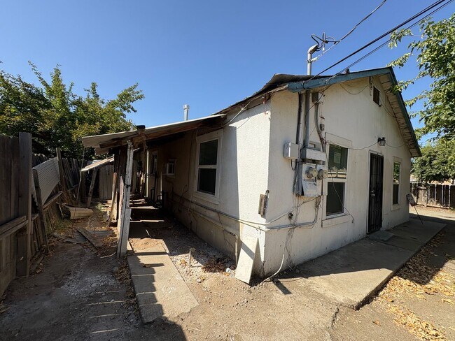 Building Photo - 1265 I St
