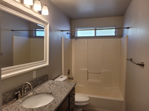 Building Photo - 154 E 200 S