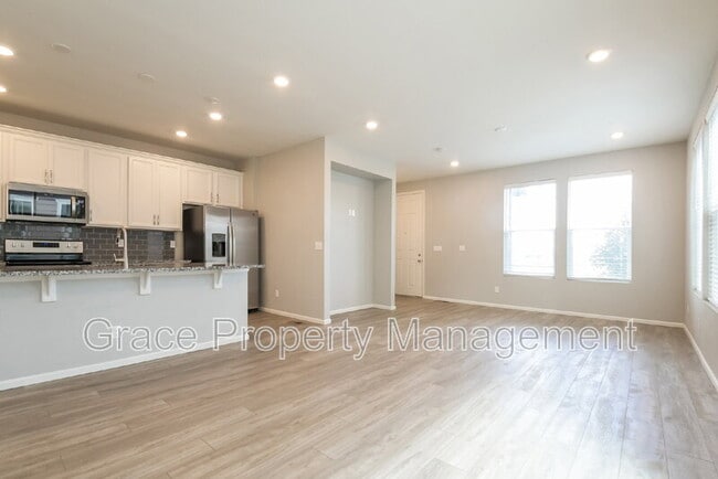 Building Photo - 389 Rodden Dr