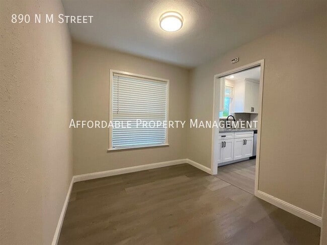 Building Photo - 890 N M St