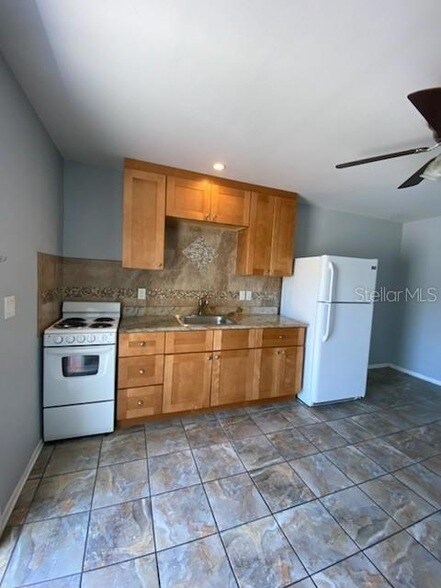 Building Photo - 512 Barcelona Ave