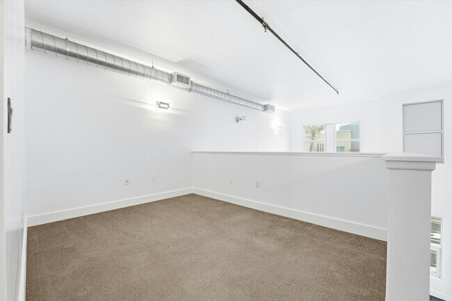 Building Photo - 911 E Santa Ana Blvd