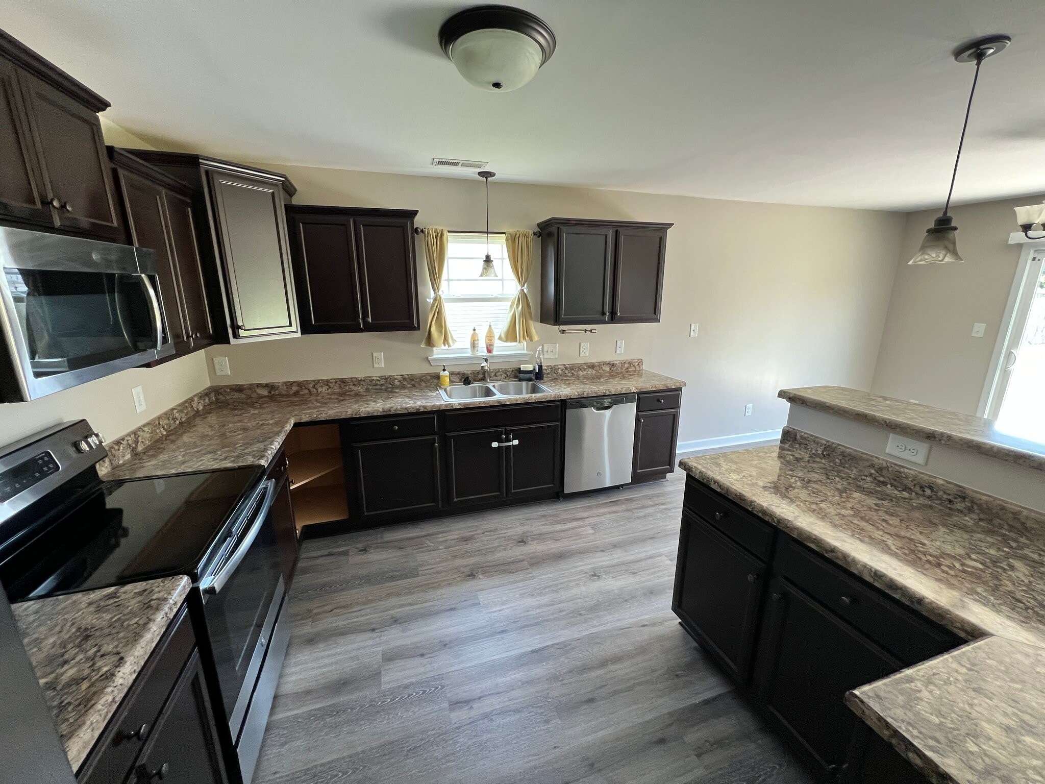 Building Photo - 208 Breakwater Dr