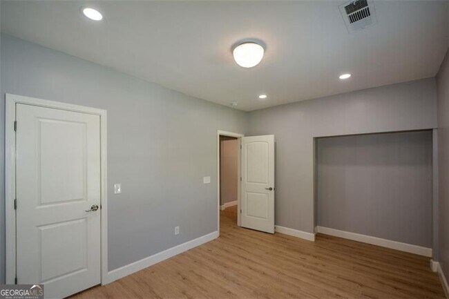 Building Photo - 2203 Wingate St SW