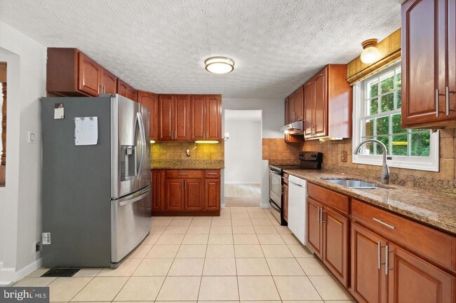 Building Photo - 8084 Winding Way Ct