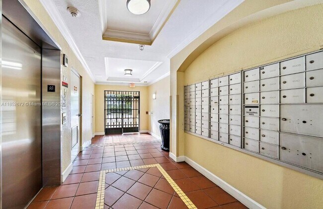 Building Photo - 780 S Sapodilla Ave