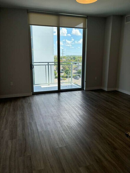 Building Photo - 1475 W 31st St