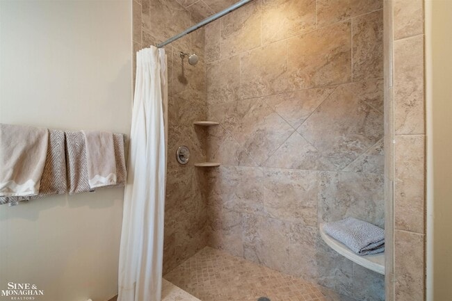 Building Photo - 476 St Clair Ave