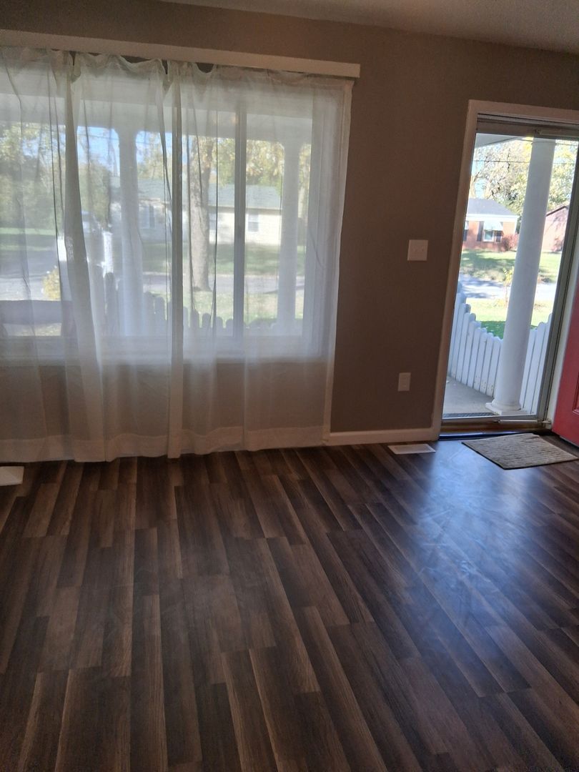 Building Photo - 5264 Whaley Dr