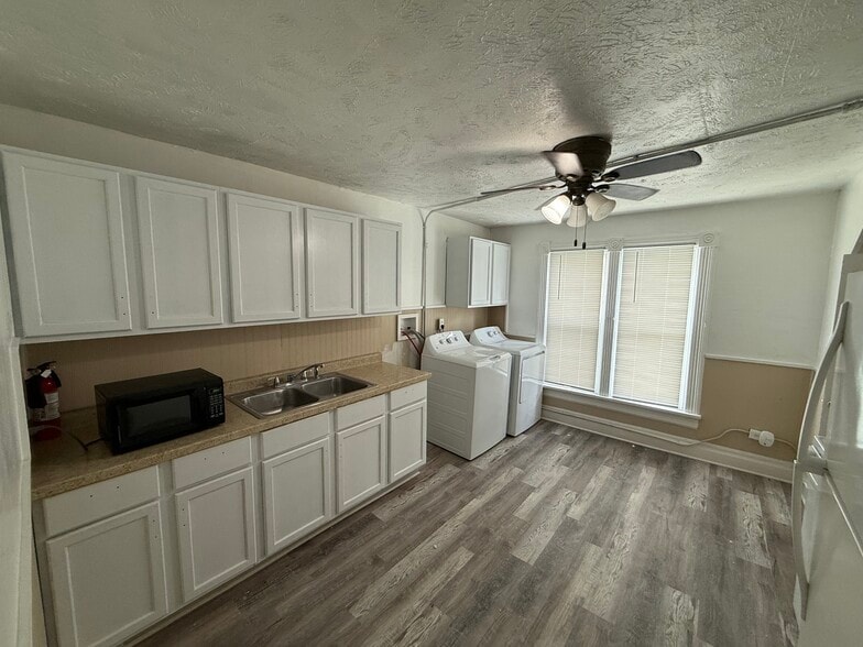 Building Photo - 5102 Walker Ave