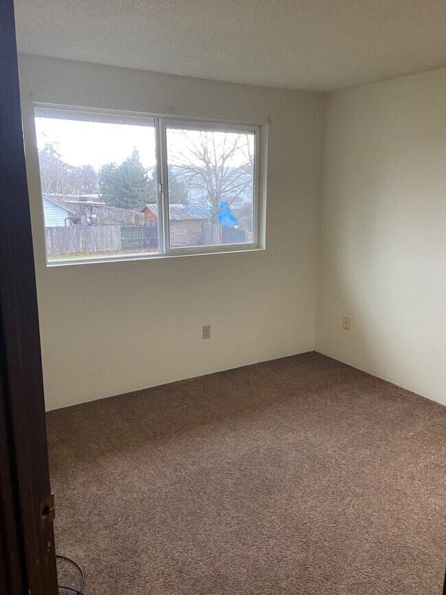 Building Photo - S Street Duplex