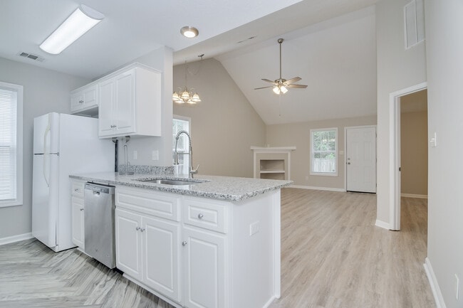 Building Photo - 448 Northrop Pl