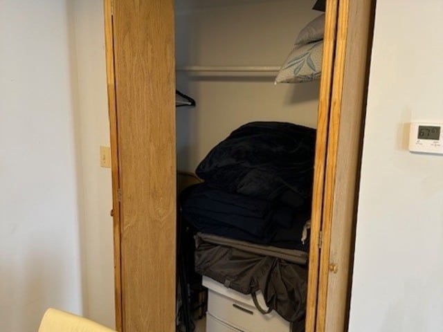 Building Photo - 915 E Oakton St