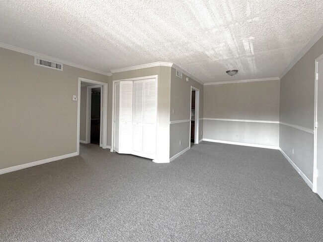 Building Photo - 2B/1B Condo 12 min from Orlando downtown