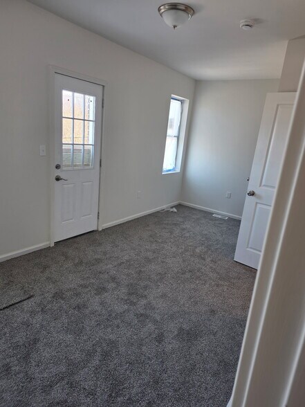 Building Photo - 2927 Oakley Ave