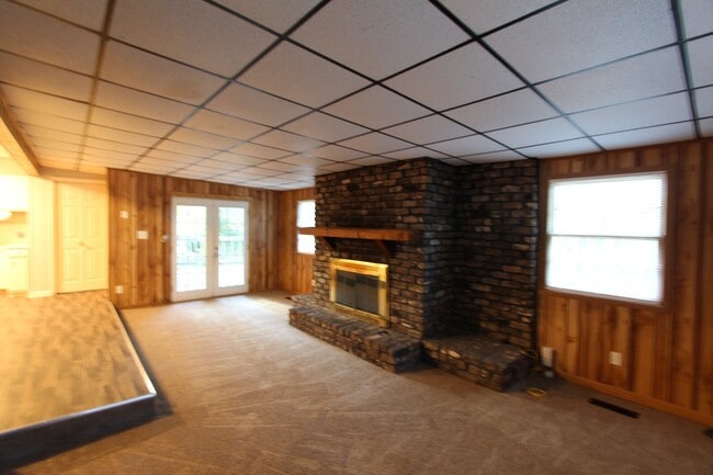 Building Photo - Great House with Fresh New Updates!!  Bett...