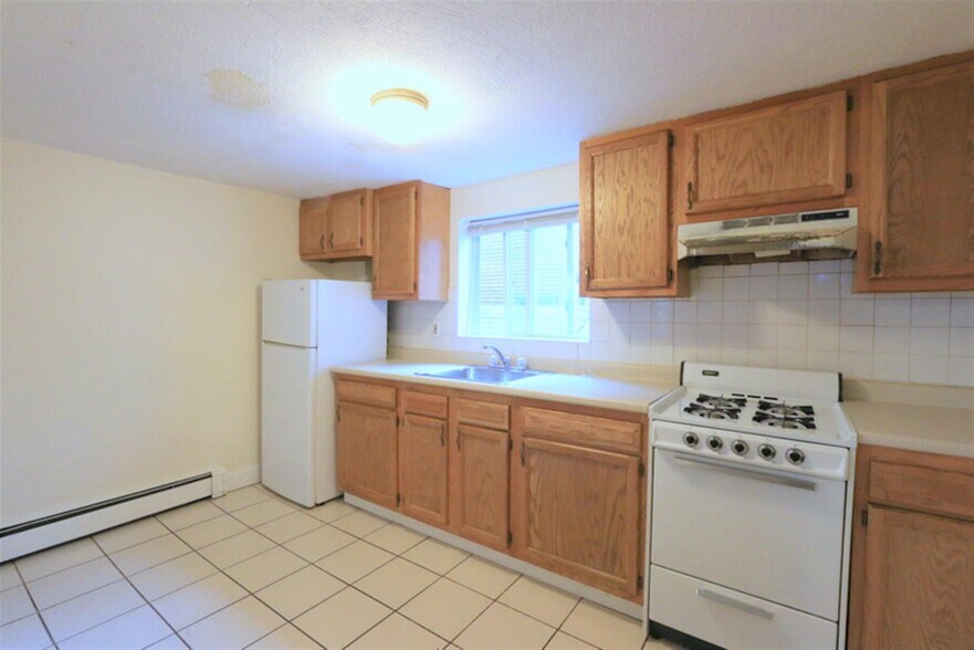 Building Photo - 126 Pine St