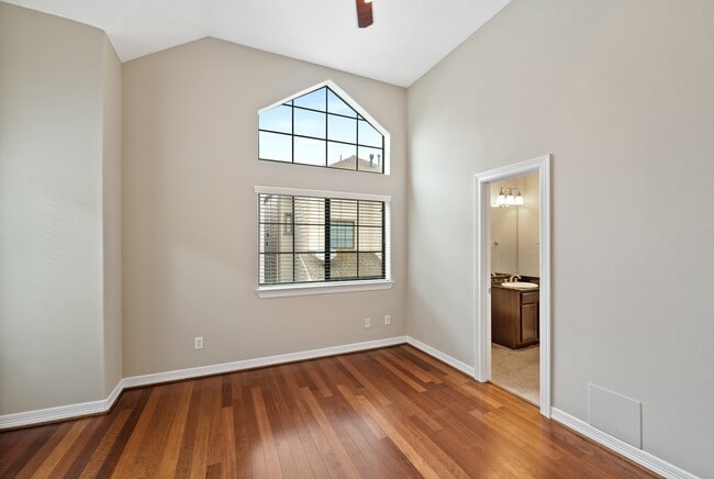 Building Photo - 2045 W 14th 1/2 St