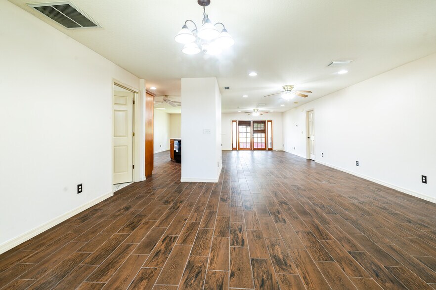 Building Photo - 871 Brookview Ln