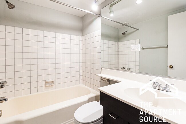 Building Photo - 445 W Wellington Ave