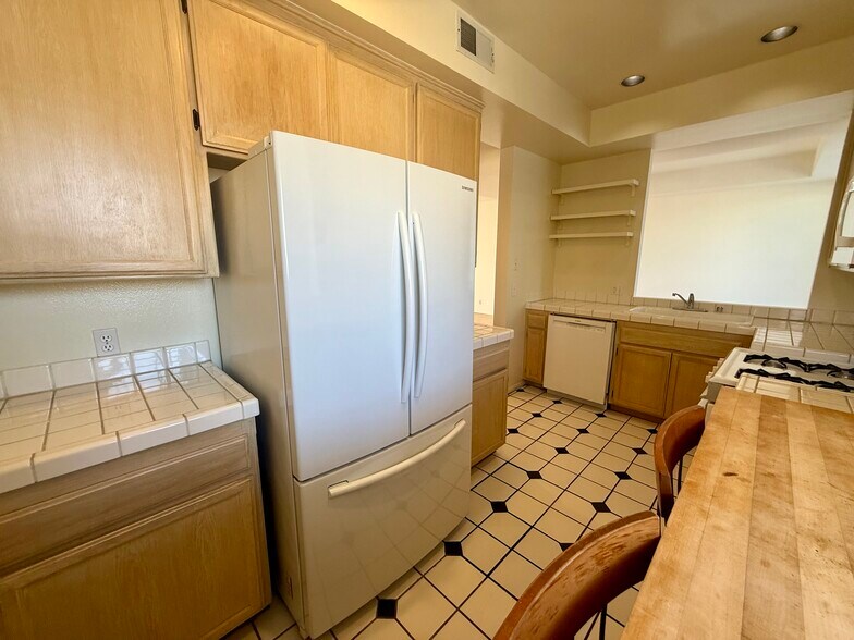 Building Photo - 1937 Euclid St